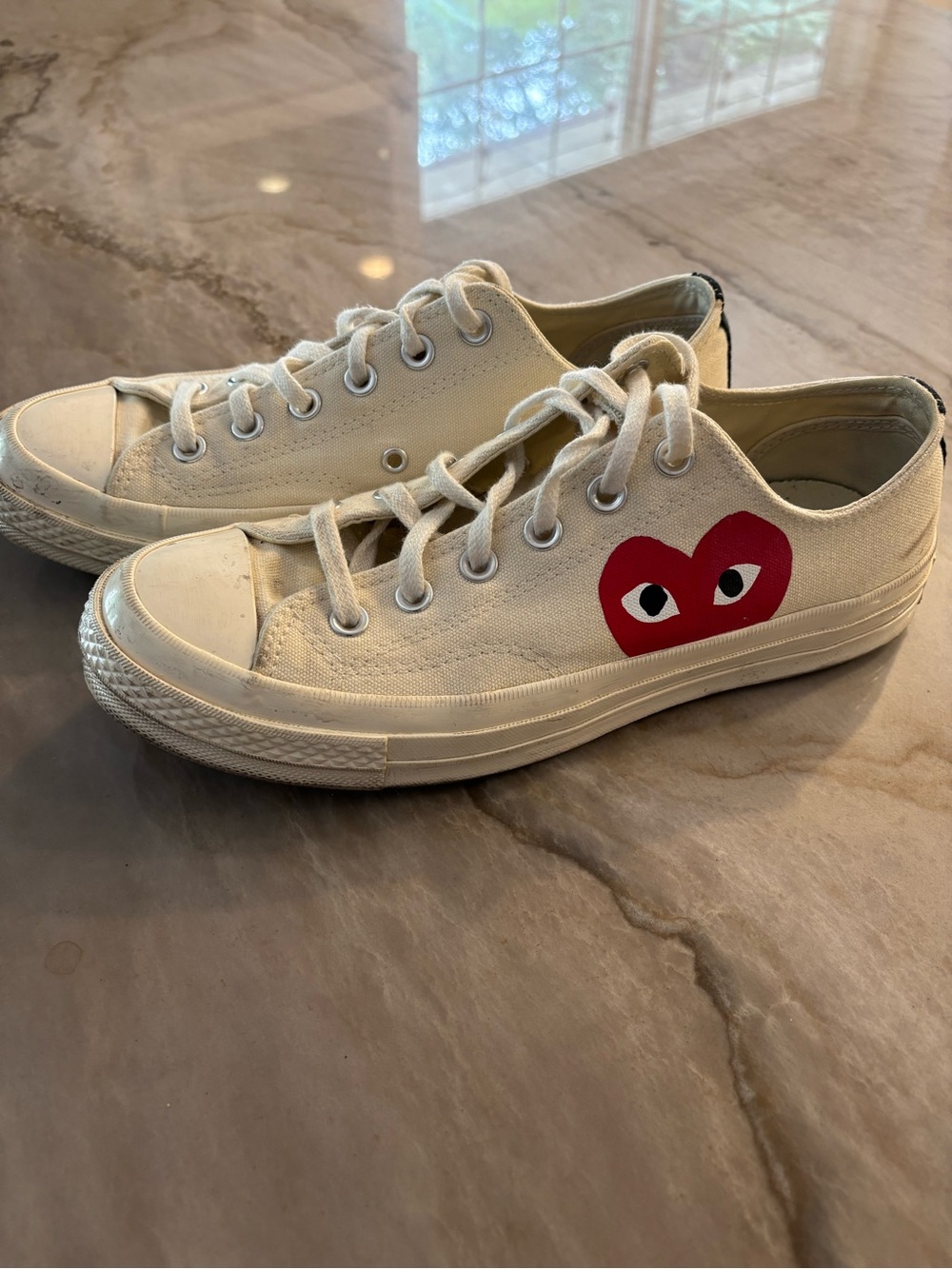 Comme des Garcons PLAY Women’s Cream Low-Top Sneakers with Red Heart